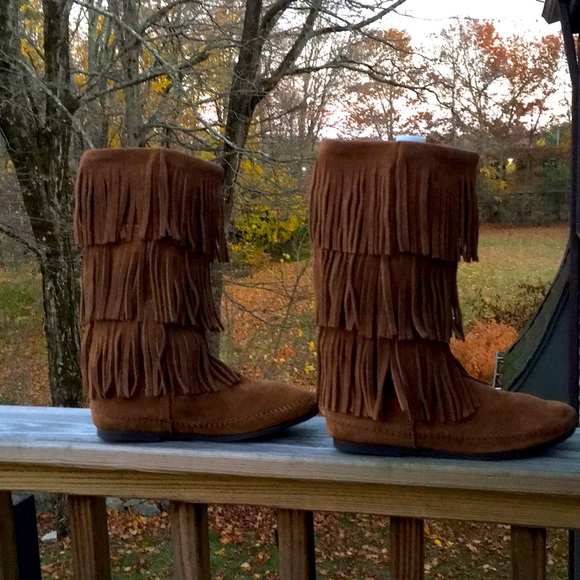 Minnetonka  genuine suede leather boots /fringe- Sz 6. Excellent condition! $16 - Picture 3 of 13